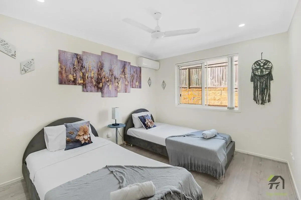Universal Movie World -Close To Everything Pimpama Holiday home